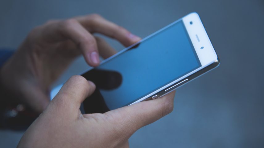 Celulares: pesquisadores apontam que o aparelho não costuma aparecer nos sonhos porque tem pouco peso emocional no inconsciente (Pixabay)