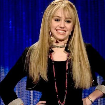 Miley Cyrus ressurge como Hannah Montana com peruca em especial de 20 anos