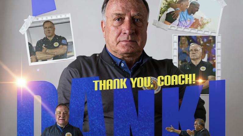 Dick Advocaat pede demissão da seleção de Curaçao a quatro meses da Copa — Foto: Reprodução / @TheBlueWaveFFK
