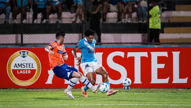 Cris Silva comemora classificação do Sporting Cristal — Foto: Carlos Sipán/Eurasia Sport Images/Getty Images