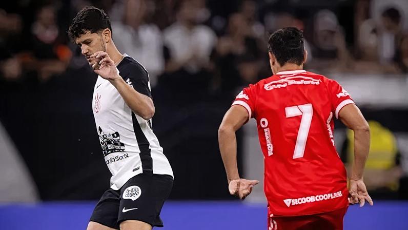 Hugo, lateral do Corinthians