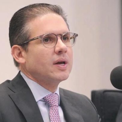 Motta votará fim da escala 6×1 em maio após ouvir sociedade e setor produtivo
