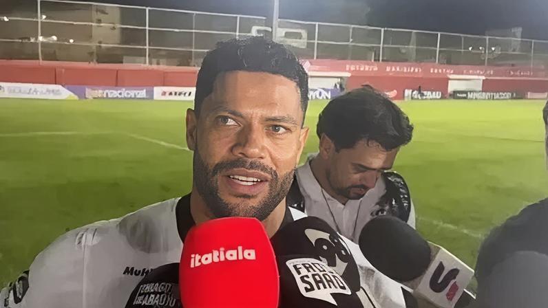 Hulk, atacante do Atlético, durante entrevista na zona mista do Castor Cifuentes.