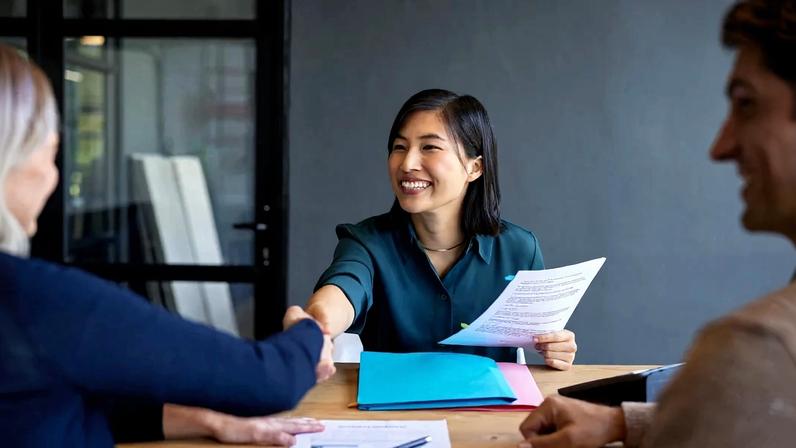 61% dos profissionais querem novo emprego em 2026 Levantamento mostra que entraves estão ligados a modelos tradicionais de contratação e não à escassez de talentos 61% dos profissionais querem novo emprego em 2026