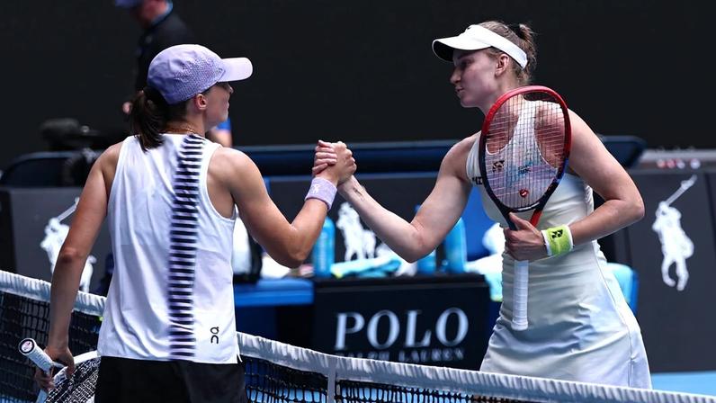 Iga Swiatek e Elena Rybakina (Foto: Tennis Australia)
