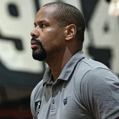 Vasco vence de virada na estreia do novo treinador