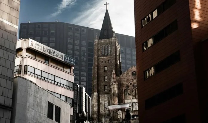 Igreja Presbiteriana Namdaemun, em Seul, Coreia do Sul. (Foto: Guillermo Pérez/Unsplash)