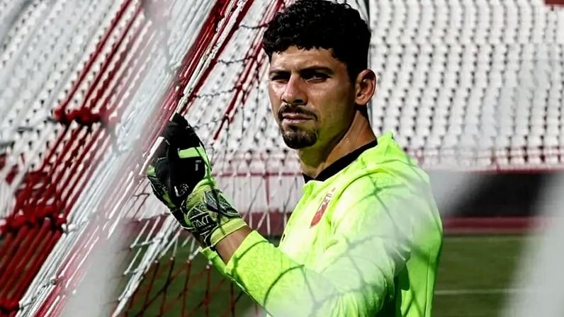 Matheus Magalhães, do Estrela Vermelha, entrou na mira do Botafogo (Foto: Divulgação/Estrela Vermelha)