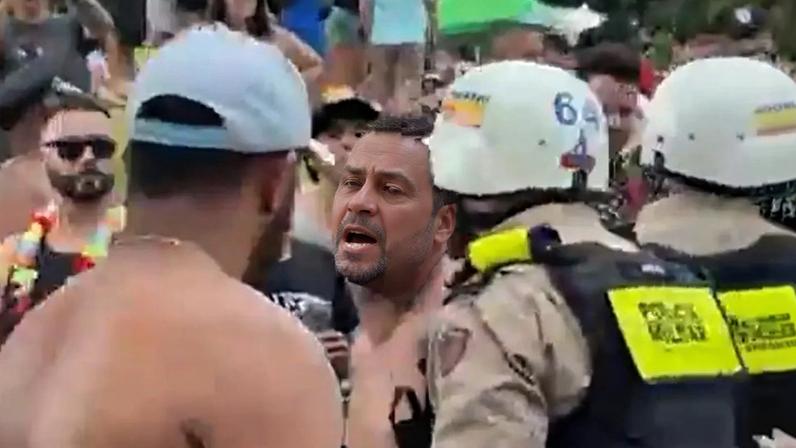 Bryan, ex-Cruzeiro, sendo preso no carnaval (Foto: Reprodução)