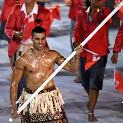 Besuntado de Tonga retorna às Olimpíadas como ícone humanitário