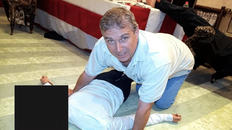 Imagem do ex-príncipe Andrew divulgada pelo Departamento de Justiça dos EUA nos arquivos do caso Epstein