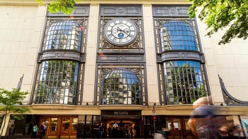 Localizado entre as avenidas Paulista, 23 de Maio e a rua Treze de Maio, o Pátio Paulista é um dos principais centros comerciais da capital