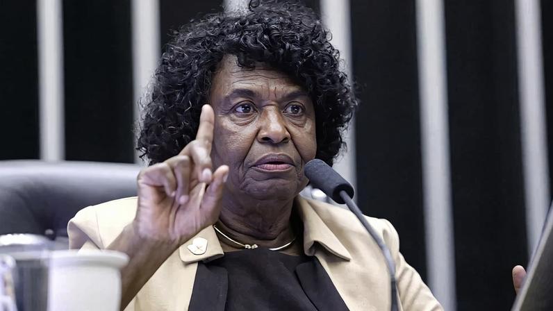A deputada Benedita da Silva (PT-RJ) é a relatora do projeto que amplia a proteção a domésticas resgatadas em regimes análogos à escravidão.