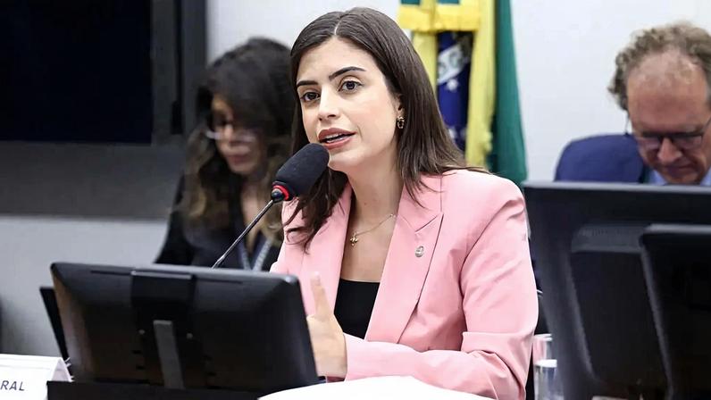 Tabata Amaral diz esperar que Lula vete penduricalhos do Congresso