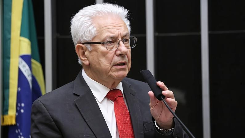 O deputado Arlindo Chinaglia (PT-SP), presidente do Parlasul, é o relator do acordo entre Mercosul e União Europeia. Foto: Kayo Magalhães / Câmara dos Deputados