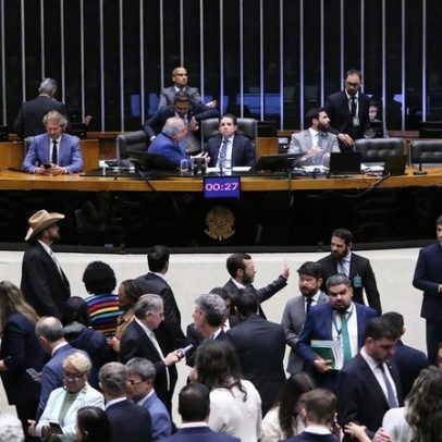 Câmara analisa acúmulo de salário e aposentadoria de deputados após reajuste