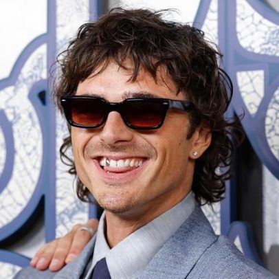 Jacob Elordi leva dente de ouro de Heathcliff à estreia de Wuthering Heights