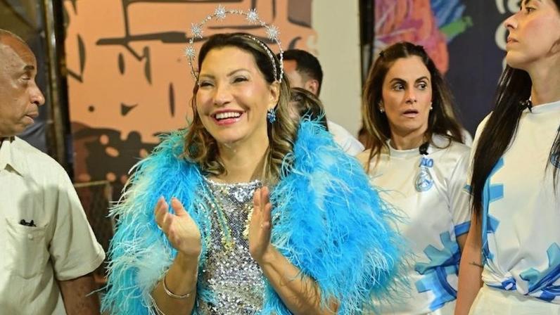 Janja chega para desfile da Acadêmicos de Niterói