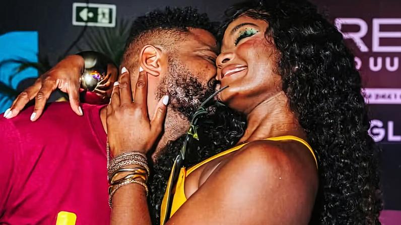 Erika Januza e Arlindinho vão ao Camarote Quem O Globo — Foto: @rafastrabelli/Quem