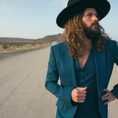 Jay Buchanan comenta álbum solo, filme de Springsteen e arma de fogo
