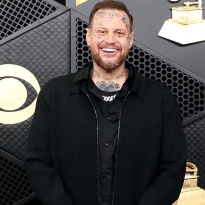 Jelly Roll evita pergunta sobre ICE após Grammys 2026 e se autodeclara redneck