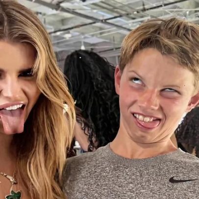 Filho de 12 anos de Jessica Simpson aparece mais alto que a mãe em foto
