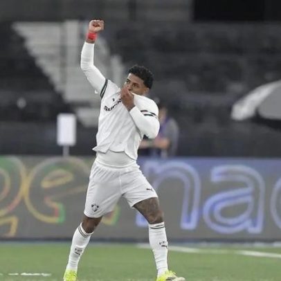 John Kennedy reassume a camisa 9 do Fluminense em boa fase