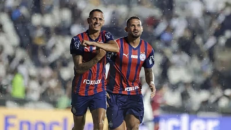 Luciano Juba comemora seu gol pelo Bahia contra o Vasco em São Januário
