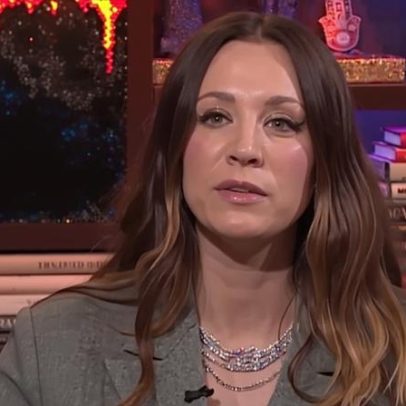 Kaley Cuoco rebate Ashley Tisdale no drama de grupo de mães tóxicas