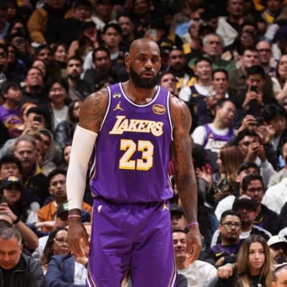LeBron James é o jogador mais velho a obter um triplo-duplo na NBA