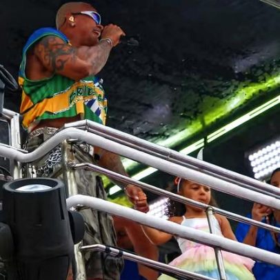 Léo Santana canta em trio elétrico em Salvador; Liz encanta foliões
