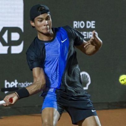 Guta leva top 130 ao terceiro set, mas estreia termina com derrota