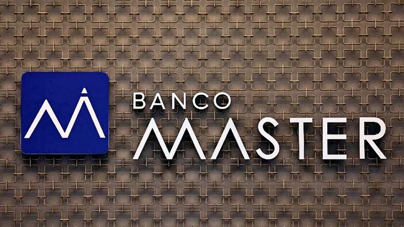 Logotipo do Banco Master em prédio de São Paulo