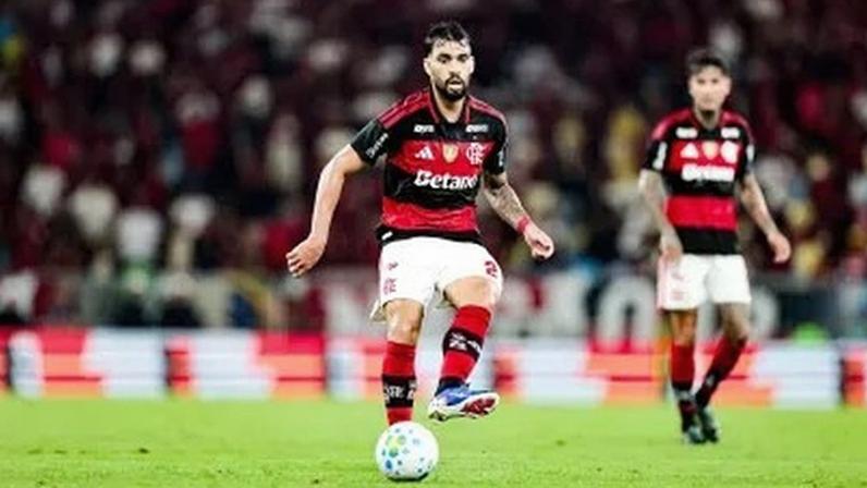 Lucas Paquetá em partida do Flamengo contra o Internacional