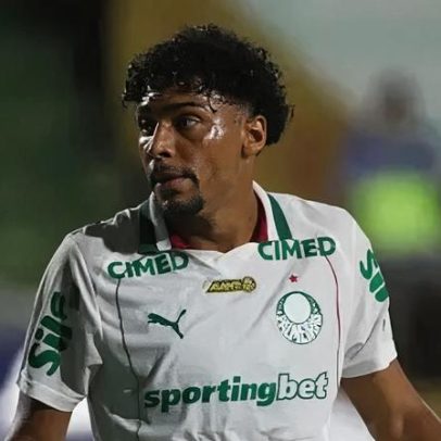 Palmeiras recebe oferta por atacante, mas negócio não avança