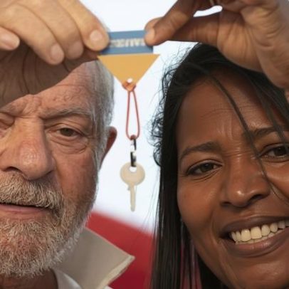 Desfile exalta marcas de Lula e não aborda casos de corrupção