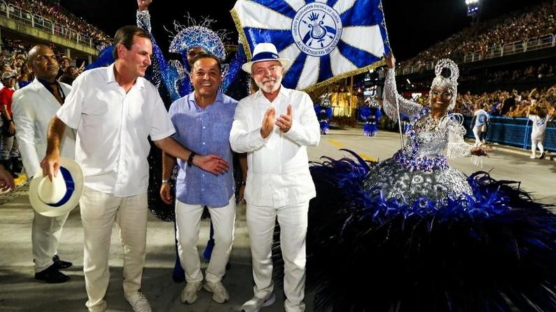 Lula com a porta-bandeira da Acadêmicos de Niterói na Sapucaí