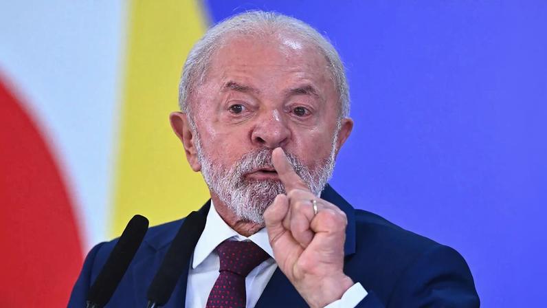 Lula afirmou que não deu “palpite” no desfile da Acadêmicos de Niterói e que apenas aceitou a homenagem na Sapucaí. (Foto: EFE/Andre Borges)