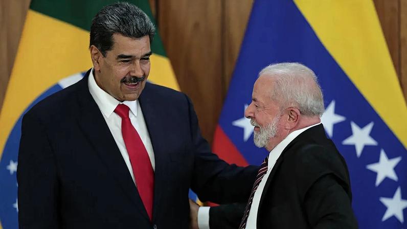 Lula recebe Maduro em Brasília em 2023: condenação permanente à intervenção dos EUA no país vizinho. (Foto: EFE/André Coelho)