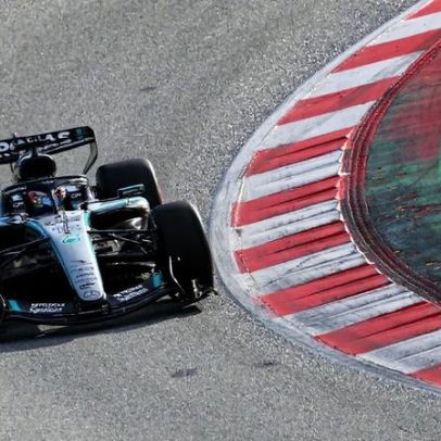 Mercedes afirma que o motor está dentro das regras e critica rivais
