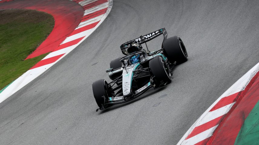 George Russell guia W17 no shakedown da F1 2026 em Barcelona, na Espanha — Foto: Divulgação