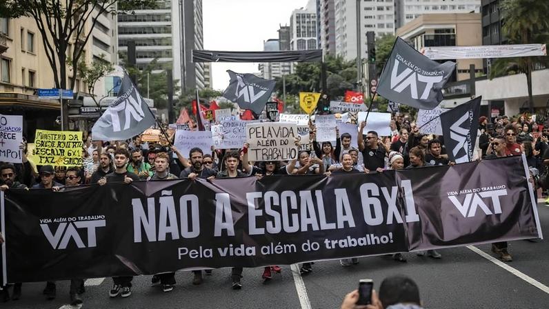 Manifestação na avenida Paulista pelo fim da escala 6x1