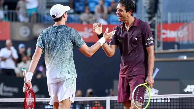 Marcelo Melo e João Fonseca no Rio Open (Foto: Fotojump)
