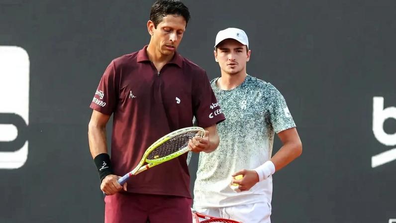 Marcelo Melo e João Fonseca no Rio Open (Foto: Fotojump)