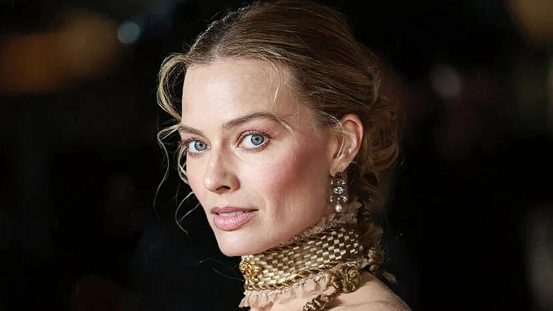 Margot Robbie estreia nova adaptação de "O Morro dos Ventos Uivantes" ao lado de Jacob Elordi