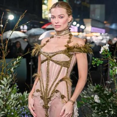 Margot Robbie usa pulseira de cabelo de Brontë na estreia de Wuthering Heights
