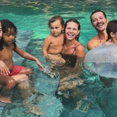 Gadú, D'Tuani e Lima curtem momento com os filhos na piscina