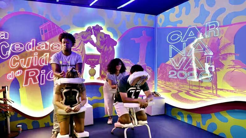 A Cedae ofereceu espaço para quick massage para os convidados do camarote — Foto: Marco Sobral/G.lab