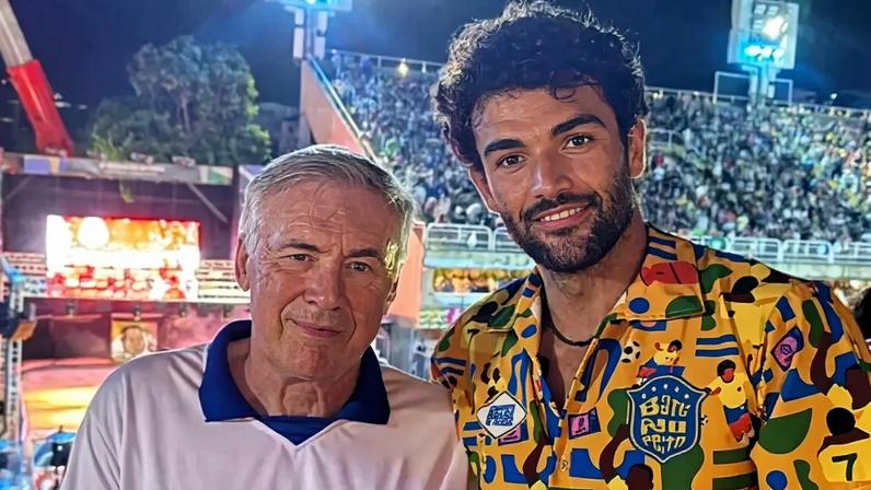 Matteo Berrettini e Ancelotti durante desfile de carnaval no Rio de Janeiro (Foto: Fotojump/Rioopenoficial)