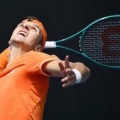 Mensik, Fils e Popyrin vencem na estreia em Doha